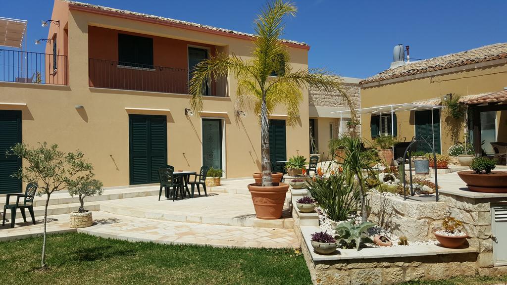 Villa Alla Corte Di Nonna Maria Pozzallo Exterior foto