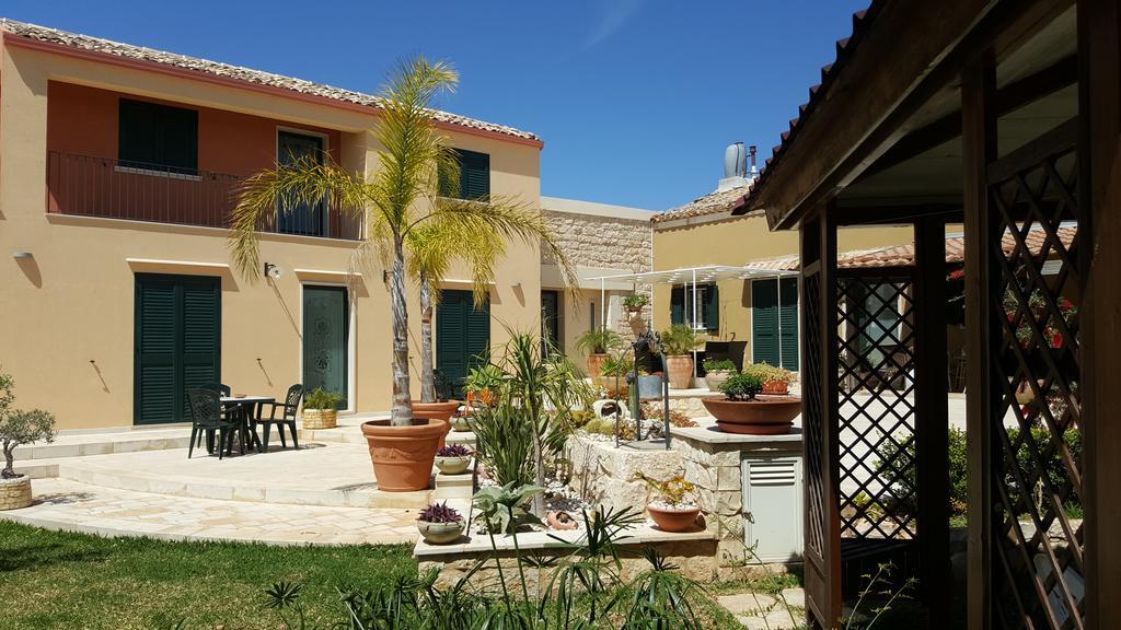 Villa Alla Corte Di Nonna Maria Pozzallo Exterior foto