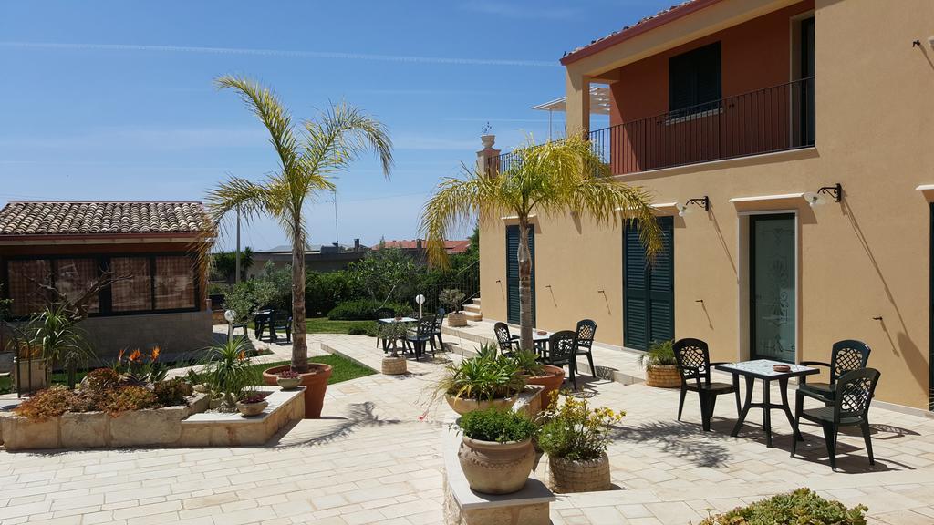 Villa Alla Corte Di Nonna Maria Pozzallo Exterior foto